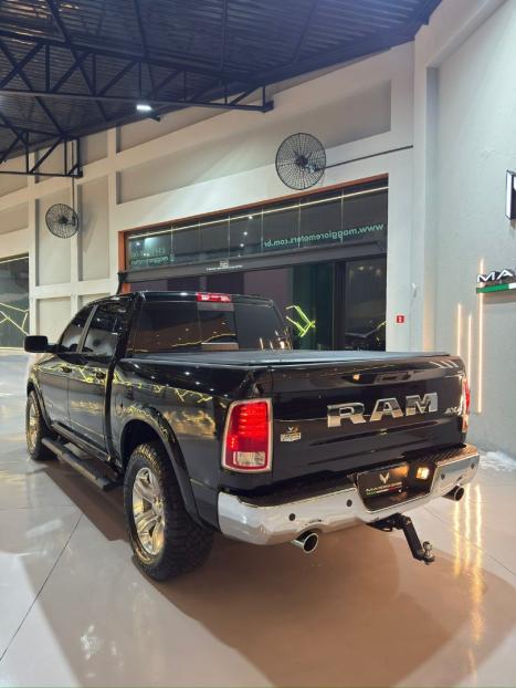 RAM 1500 5.7 V8 CLASSIC LARAMIE CABINE DUPLA 4X4 AUTOMTICO, Foto 8
