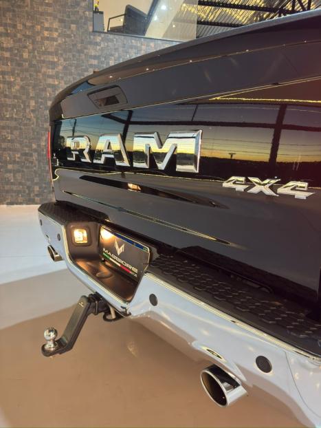 RAM 1500 5.7 V8 CLASSIC LARAMIE CABINE DUPLA 4X4 AUTOMTICO, Foto 9