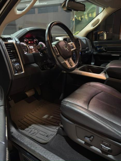RAM 1500 5.7 V8 CLASSIC LARAMIE CABINE DUPLA 4X4 AUTOMTICO, Foto 15