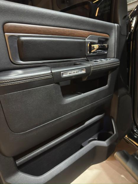 RAM 1500 5.7 V8 CLASSIC LARAMIE CABINE DUPLA 4X4 AUTOMTICO, Foto 18
