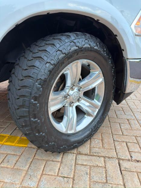 RAM 1500 5.7 V8 CLASSIC LARAMIE CABINE DUPLA 4X4 AUTOM�TICO, Foto 2