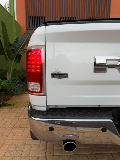 RAM 1500 5.7 V8 CLASSIC LARAMIE CABINE DUPLA 4X4 AUTOM�TICO, Foto 12