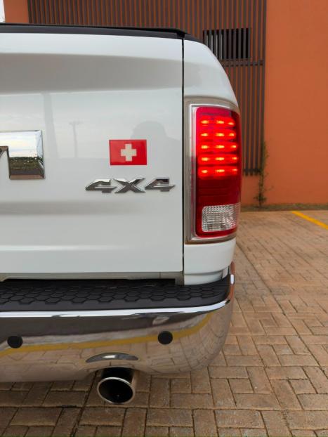 RAM 1500 5.7 V8 CLASSIC LARAMIE CABINE DUPLA 4X4 AUTOM�TICO, Foto 14