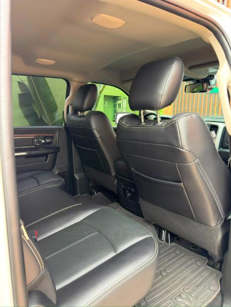 RAM 1500 5.7 V8 CLASSIC LARAMIE CABINE DUPLA 4X4 AUTOM�TICO, Foto 17