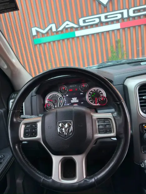 RAM 1500 5.7 V8 CLASSIC LARAMIE CABINE DUPLA 4X4 AUTOM�TICO, Foto 19