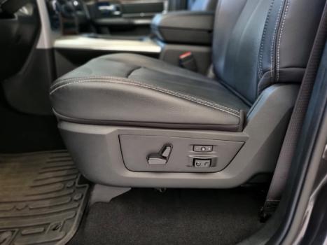 RAM 1500 5.7 V8 LIMITED NIGHT EDITION CABINE DUPLA 4X4 AUTOM�TICO, Foto 13