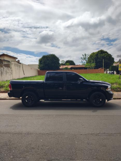 RAM 1500 5.7 V8 LIMITED NIGHT EDITION CABINE DUPLA 4X4 AUTOM�TICO, Foto 4