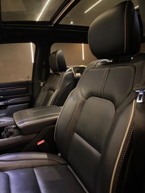 RAM 1500 5.7 V8 LIMITED NIGHT EDITION CABINE DUPLA 4X4 AUTOM�TICO, Foto 5