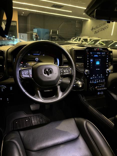 RAM 1500 5.7 V8 LIMITED NIGHT EDITION CABINE DUPLA 4X4 AUTOM�TICO, Foto 6