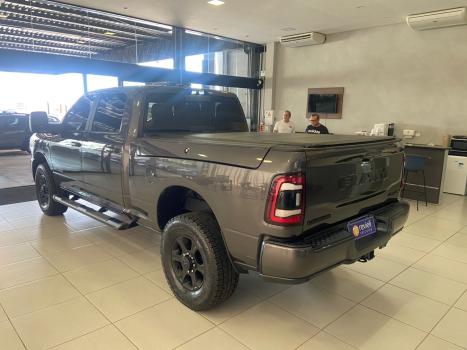 RAM 2500 6.7 I6 24V SLT CABINE DUPLA TURBO DIESEL NIGHT EDITION 4X4 AUTOM�TICO, Foto 5