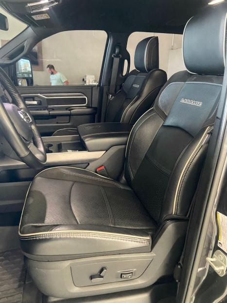 RAM 2500 6.7 I6 24V SLT CABINE DUPLA TURBO DIESEL NIGHT EDITION 4X4 AUTOM�TICO, Foto 10