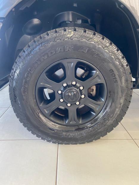RAM 2500 6.7 I6 24V SLT CABINE DUPLA TURBO DIESEL NIGHT EDITION 4X4 AUTOM�TICO, Foto 13