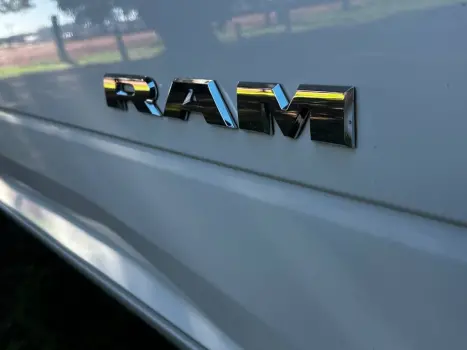 RAM 2500 6.7 I6 24V SLT CABINE DUPLA TURBO DIESEL LARAMIE 4X4 AUTOM�TICO, Foto 6