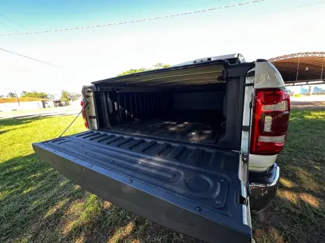 RAM 2500 6.7 I6 24V SLT CABINE DUPLA TURBO DIESEL LARAMIE 4X4 AUTOM�TICO, Foto 9