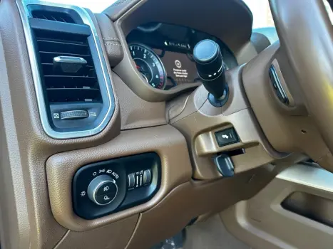 RAM 2500 6.7 I6 24V SLT CABINE DUPLA TURBO DIESEL LARAMIE 4X4 AUTOM�TICO, Foto 17