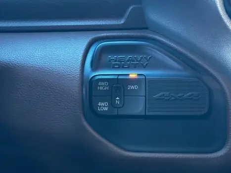 RAM 2500 6.7 I6 24V SLT CABINE DUPLA TURBO DIESEL LARAMIE 4X4 AUTOM�TICO, Foto 24