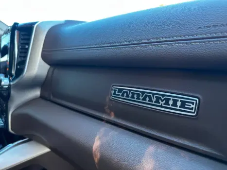 RAM 2500 6.7 I6 24V SLT CABINE DUPLA TURBO DIESEL LARAMIE 4X4 AUTOM�TICO, Foto 32