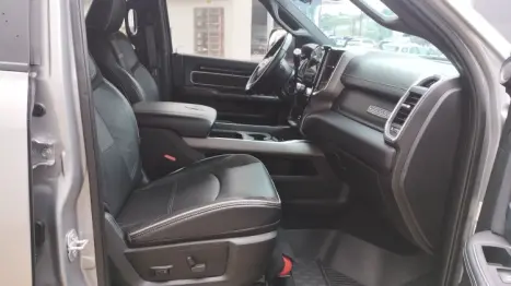 RAM 3500 6.7 I6 LARAMIE NIGHT EDITION CABINE DUPLA 4X4 TURBO DIESEL AUTOMTICO, Foto 12