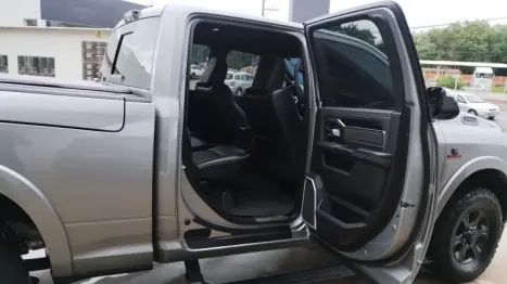RAM 3500 6.7 I6 LARAMIE NIGHT EDITION CABINE DUPLA 4X4 TURBO DIESEL AUTOMTICO, Foto 13