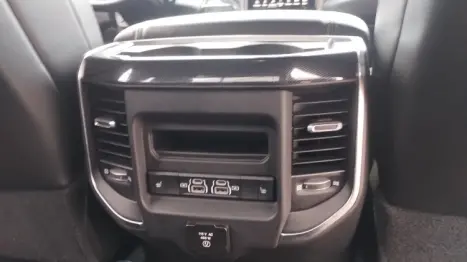 RAM 3500 6.7 I6 LARAMIE NIGHT EDITION CABINE DUPLA 4X4 TURBO DIESEL AUTOMTICO, Foto 16