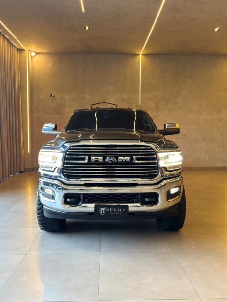 RAM 3500 6.7 I6 LARAMIE CABINE DUPLA TURBO DIESEL AUTOM�TICO, Foto 3