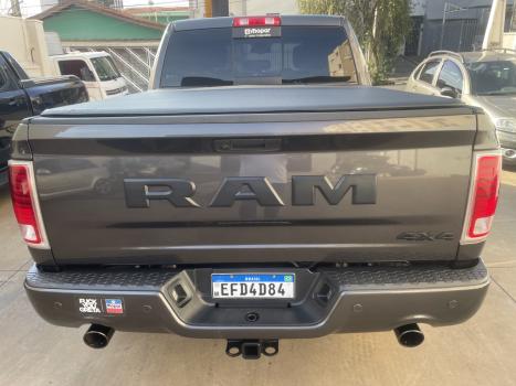 RAM Classic 5.7 V8 32V 4P HEMI LARAMIE NIGHT EDITION AUTOMTICO, Foto 2