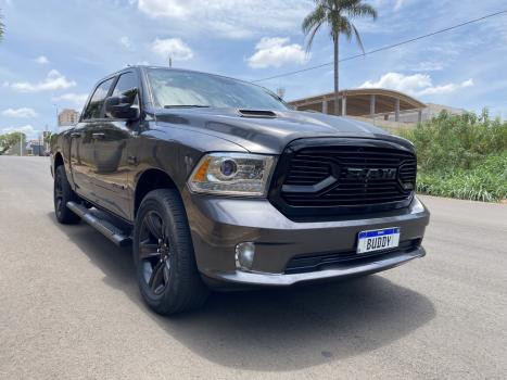 RAM Classic 5.7 V8 32V 4P HEMI LARAMIE NIGHT EDITION AUTOMTICO, Foto 2