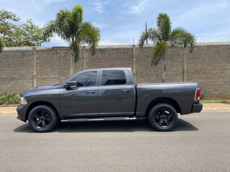 RAM Classic 5.7 V8 32V 4P HEMI LARAMIE NIGHT EDITION AUTOMTICO, Foto 4
