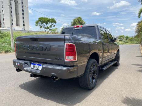 RAM Classic 5.7 V8 32V 4P HEMI LARAMIE NIGHT EDITION AUTOMTICO, Foto 7