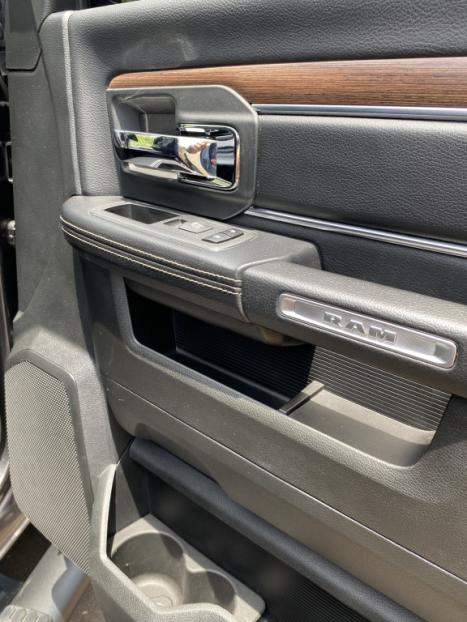 RAM Classic 5.7 V8 32V 4P HEMI LARAMIE NIGHT EDITION AUTOMTICO, Foto 13
