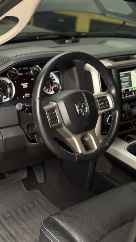 RAM Classic 5.7 V8 32V 4P HEMI LARAMIE AUTOM�TICO, Foto 2