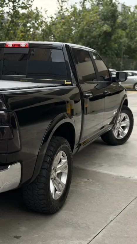 RAM Classic 5.7 V8 32V 4P HEMI LARAMIE AUTOM�TICO, Foto 4
