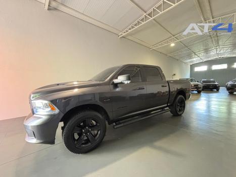 RAM Classic 5.7 V8 32V 4P HEMI LARAMIE NIGHT EDITION AUTOM�TICO, Foto 2