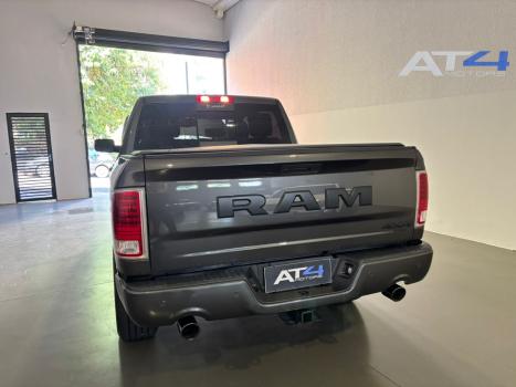 RAM Classic 5.7 V8 32V 4P HEMI LARAMIE NIGHT EDITION AUTOM�TICO, Foto 3