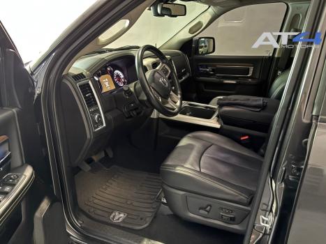RAM Classic 5.7 V8 32V 4P HEMI LARAMIE NIGHT EDITION AUTOM�TICO, Foto 4