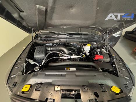RAM Classic 5.7 V8 32V 4P HEMI LARAMIE NIGHT EDITION AUTOM�TICO, Foto 12