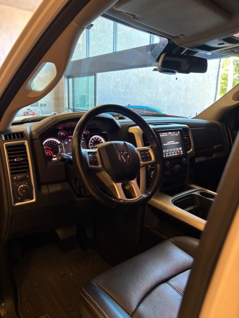 RAM Classic 5.7 V8 32V 4P HEMI LARAMIE AUTOM�TICO, Foto 6