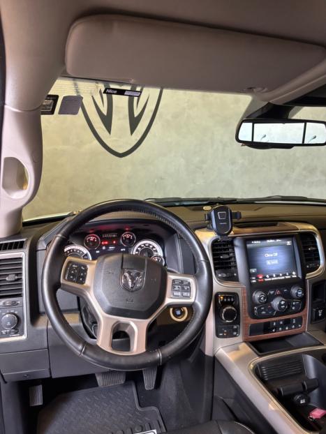 RAM Classic 5.7 V8 32V 4P HEMI LARAMIE AUTOM�TICO, Foto 9