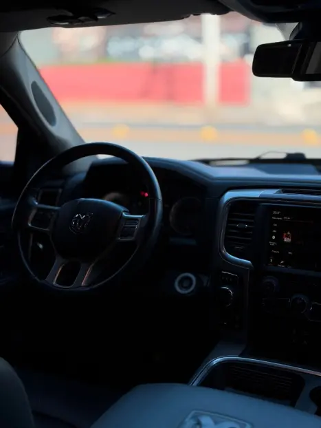 RAM Classic 5.7 V8 32V 4P HEMI LARAMIE AUTOMÁTICO, Foto 12