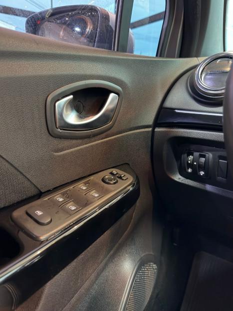 RENAULT Captur 1.3 16V 4P FLEX TCE INTENSE TURBO X-TRONIC AUTOM�TICO CVT, Foto 17