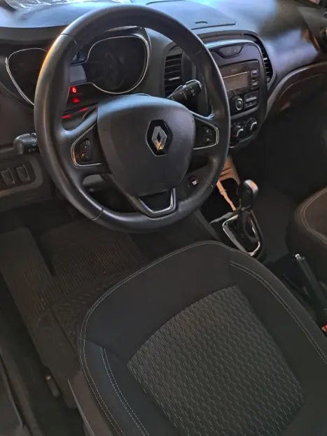 RENAULT Captur 1.6 16V 4P FLEX SCE LIFE X-TRONIC CVT, Foto 8 RENAULT Captur 1.6 16V 4P FLEX SCE LIFE X-TRONIC CVT, Foto 8