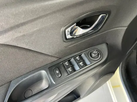 RENAULT Captur 1.6 16V 4P FLEX SCE LIFE X-TRONIC CVT, Foto 5