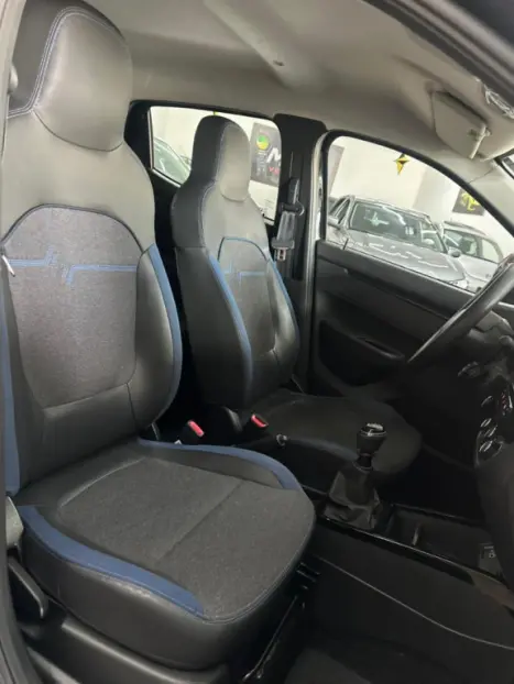 RENAULT Kwid 1.0 12V 4P SCE FLEX OUTSIDER, Foto 10