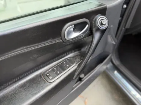 RENAULT Megane Sedan 2.0 16V 4P DYNAMIQUE, Foto 10