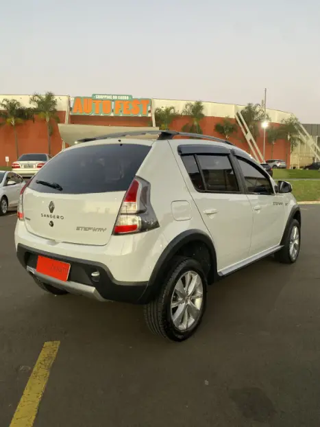 RENAULT Sandero 1.6 16V 4P FLEX STEPWAY AUTOMÁTICO, Foto 8