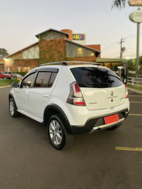 RENAULT Sandero 1.6 16V 4P FLEX STEPWAY AUTOMÁTICO, Foto 10