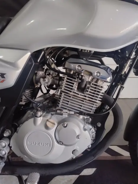 SUZUKI GSR 150 I, Foto 3