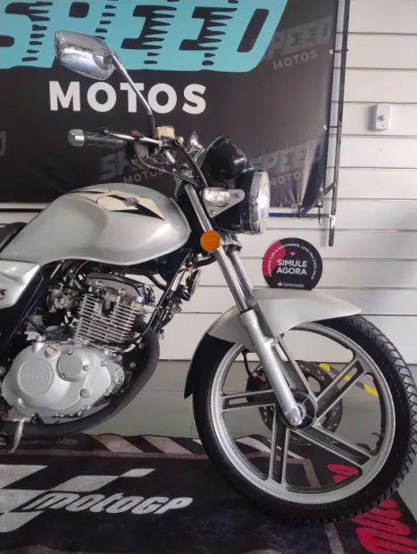 SUZUKI GSR 150 I, Foto 4