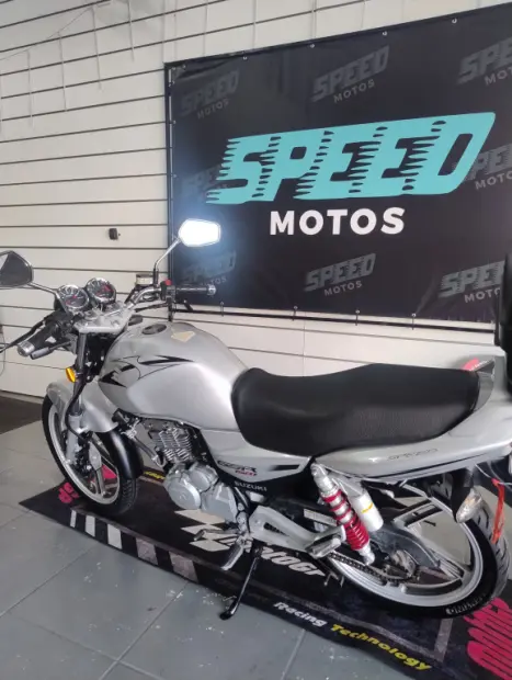 SUZUKI GSR 150 I, Foto 6