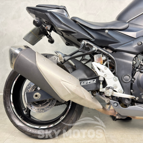 SUZUKI GSR 750 , Foto 2